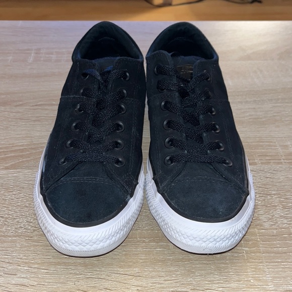 Black canvas converse shoes size 8 - Picture 3 of 6